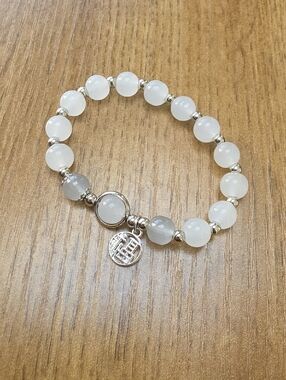 Women's White Beaded Silver Charm Stretch Bracelet